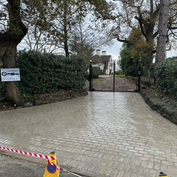 Antique Golden Granite Tumbled Setts 200x100 - Image 5