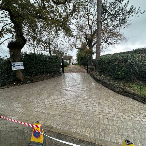 Antique Golden Granite Tumbled Setts 200x100 - Image 2
